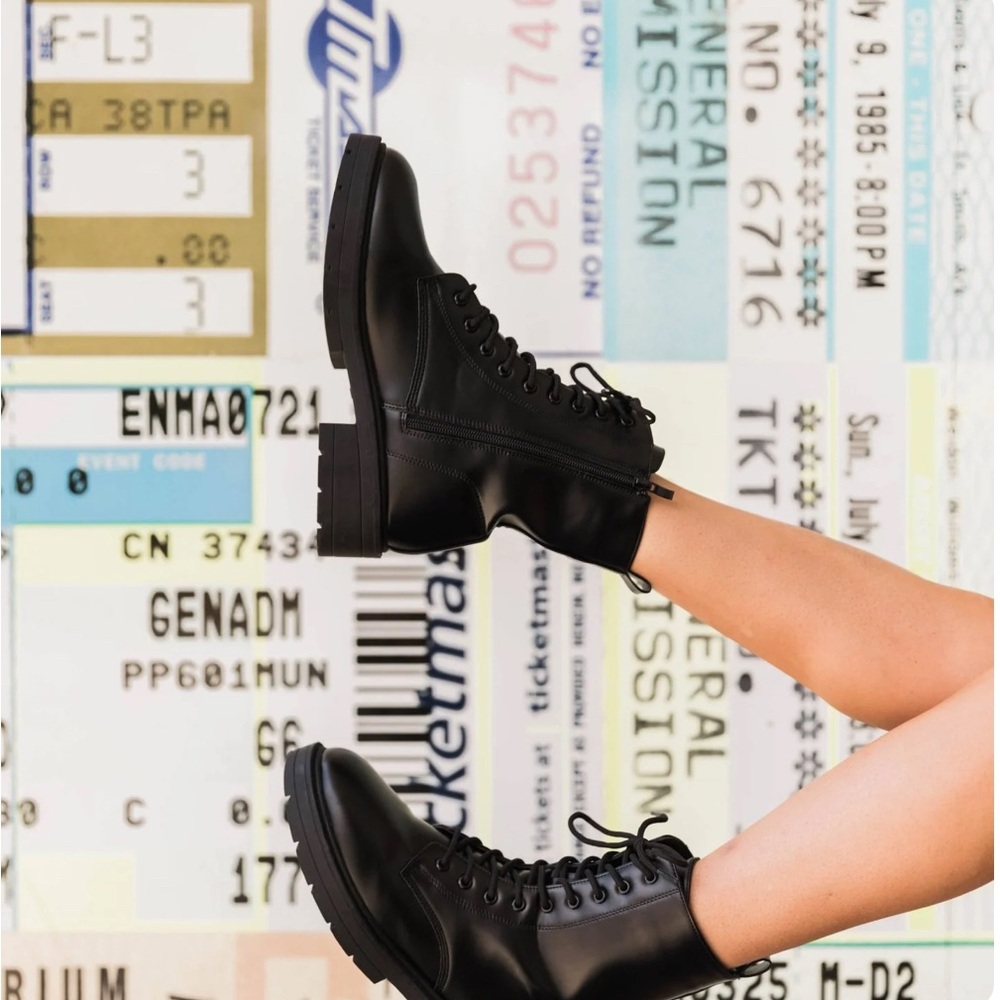 NEW - TOP Moda Black Combat Moto Boots with Chunky Sole size 7.5 (no box)